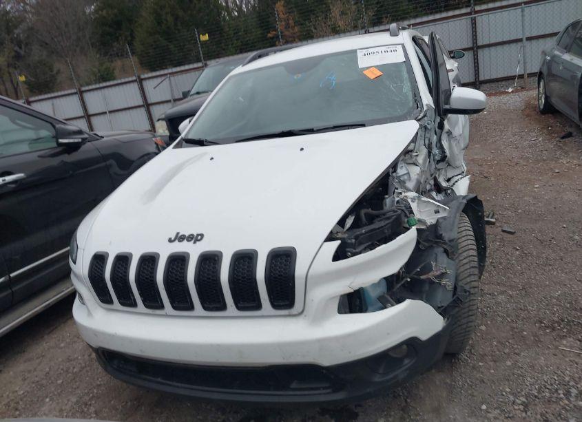 Photo 12 of 2018 Jeep Cherokee LATITUDE FWD (VIN 1C4PJLCB3JD556615)