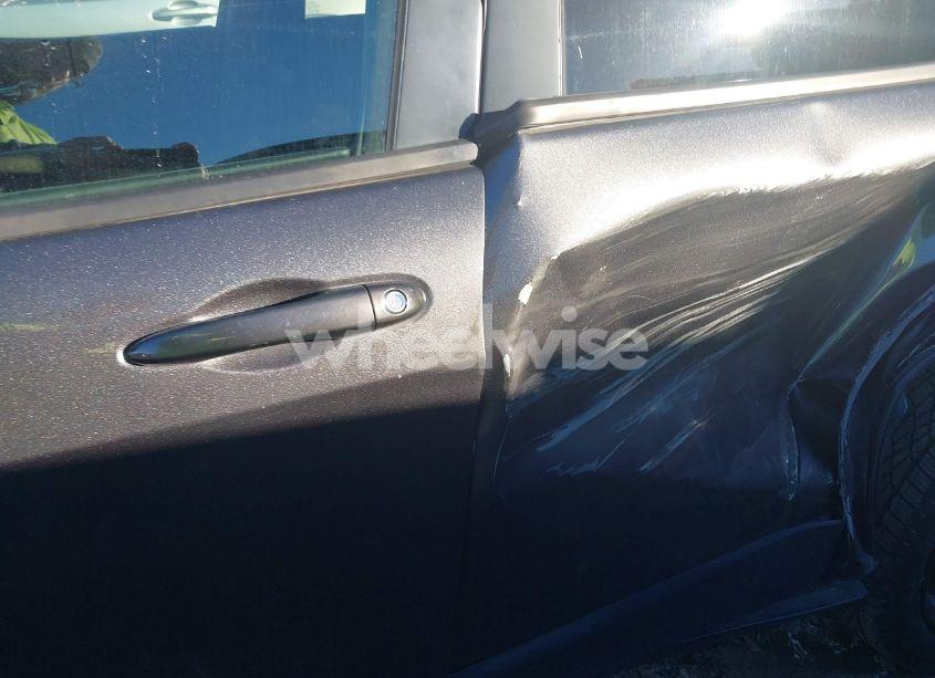 Photo 6 of 2018 Jeep Cherokee LATITUDE FWD (VIN 1C4PJLCB3JD584172)