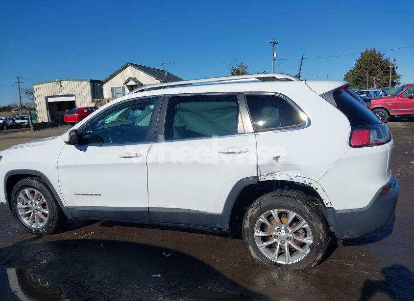 Photo 14 of 2019 Jeep Cherokee LATITUDE FWD (VIN 1C4PJLCB3KD147984)