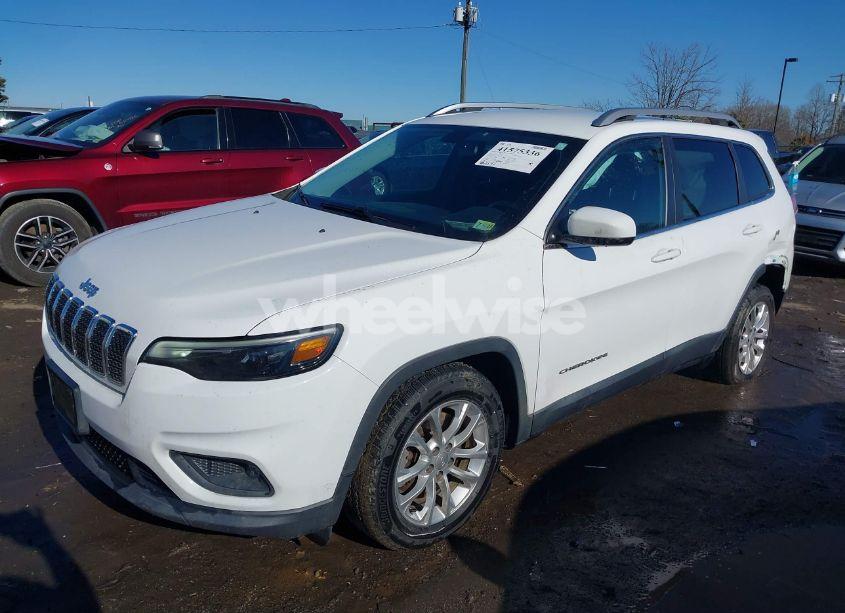 Photo 2 of 2019 Jeep Cherokee LATITUDE FWD (VIN 1C4PJLCB3KD147984)