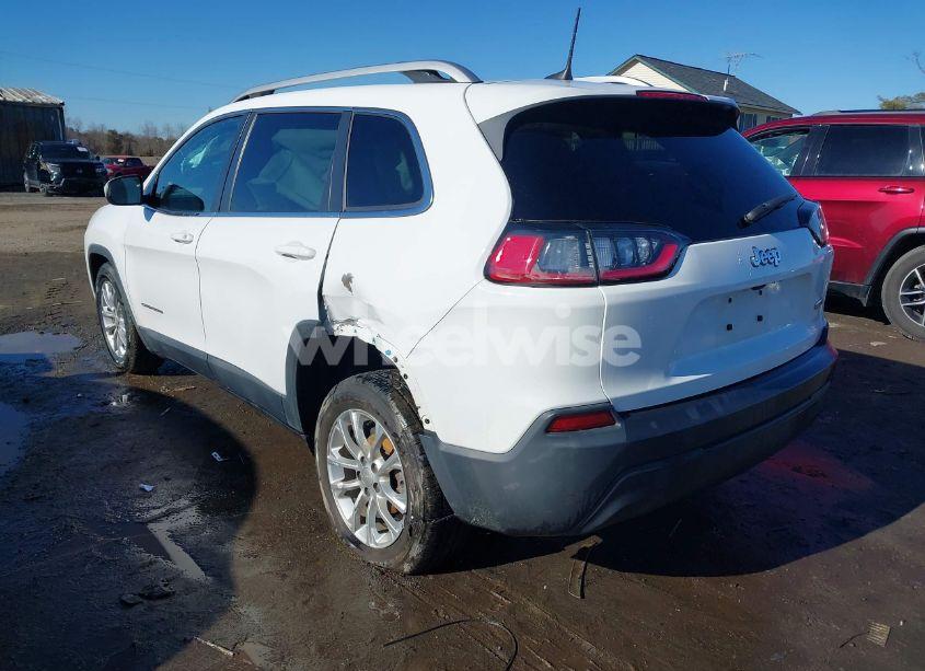 Photo 3 of 2019 Jeep Cherokee LATITUDE FWD (VIN 1C4PJLCB3KD147984)