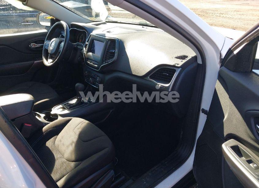 Photo 5 of 2019 Jeep Cherokee LATITUDE FWD (VIN 1C4PJLCB3KD147984)