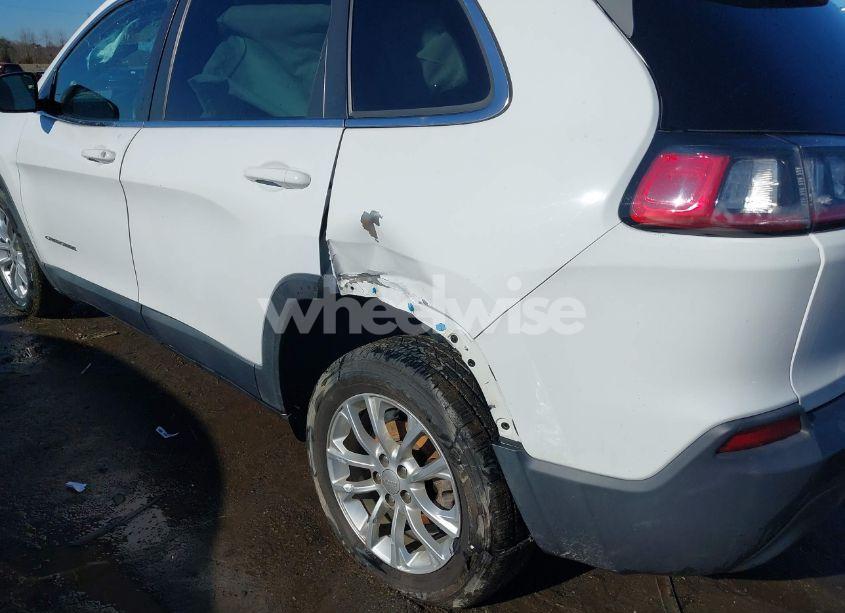 Photo 6 of 2019 Jeep Cherokee LATITUDE FWD (VIN 1C4PJLCB3KD147984)