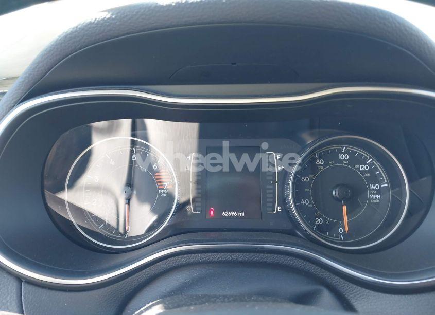 Photo 7 of 2019 Jeep Cherokee LATITUDE FWD (VIN 1C4PJLCB3KD147984)