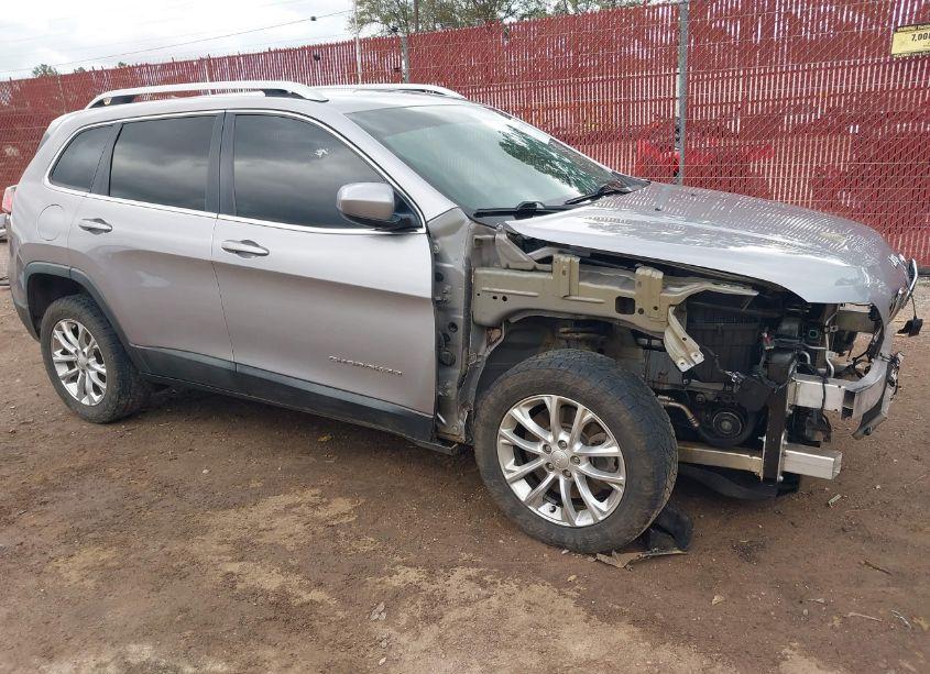 2019 Jeep Cherokee LATITUDE (VIN 1C4PJLCB3KD153459) main photo