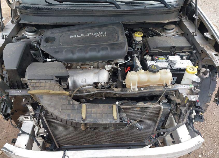 Photo 10 of 2019 Jeep Cherokee LATITUDE (VIN 1C4PJLCB3KD153459)