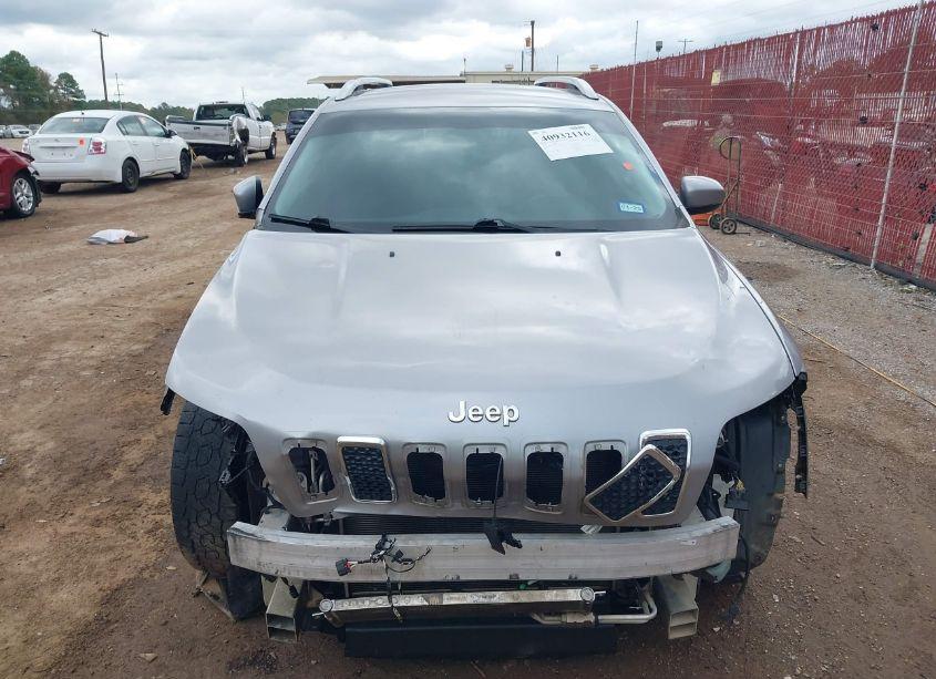 Photo 13 of 2019 Jeep Cherokee LATITUDE (VIN 1C4PJLCB3KD153459)