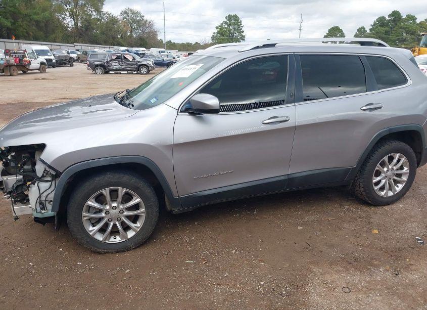 Photo 15 of 2019 Jeep Cherokee LATITUDE (VIN 1C4PJLCB3KD153459)