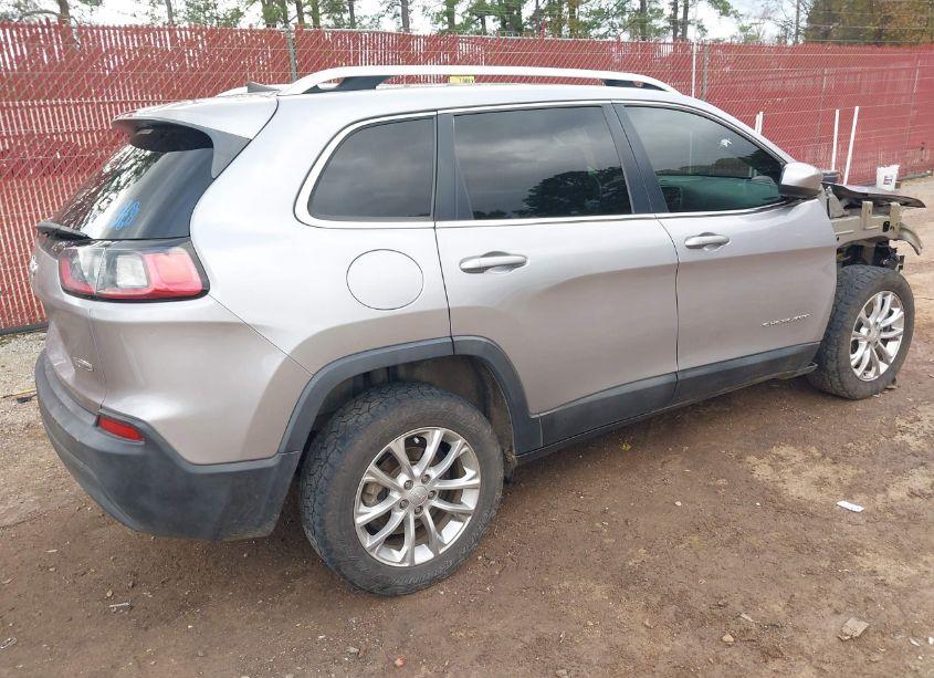 Photo 4 of 2019 Jeep Cherokee LATITUDE (VIN 1C4PJLCB3KD153459)