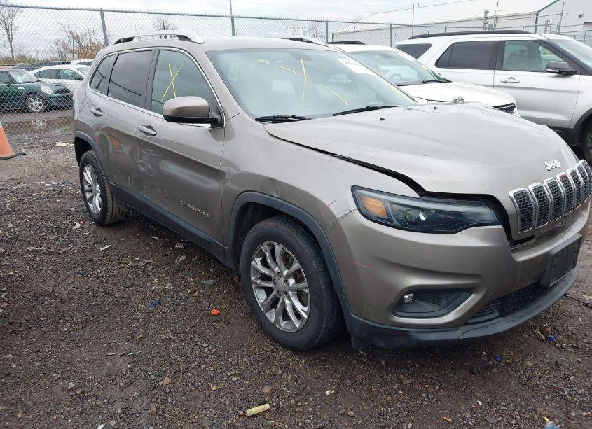 2019 Jeep Cherokee LATITUDE FWD (VIN 1C4PJLCB3KD171511) main photo
