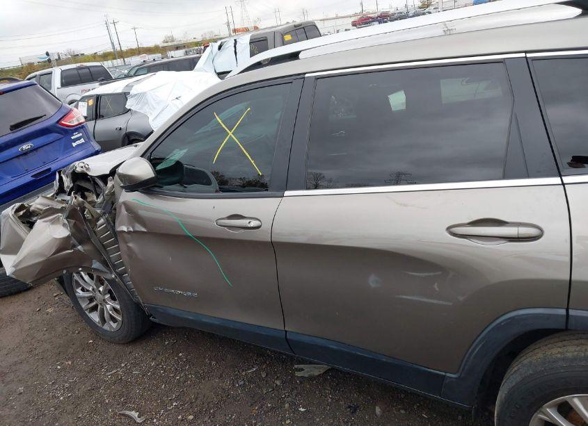 Photo 14 of 2019 Jeep Cherokee LATITUDE FWD (VIN 1C4PJLCB3KD171511)