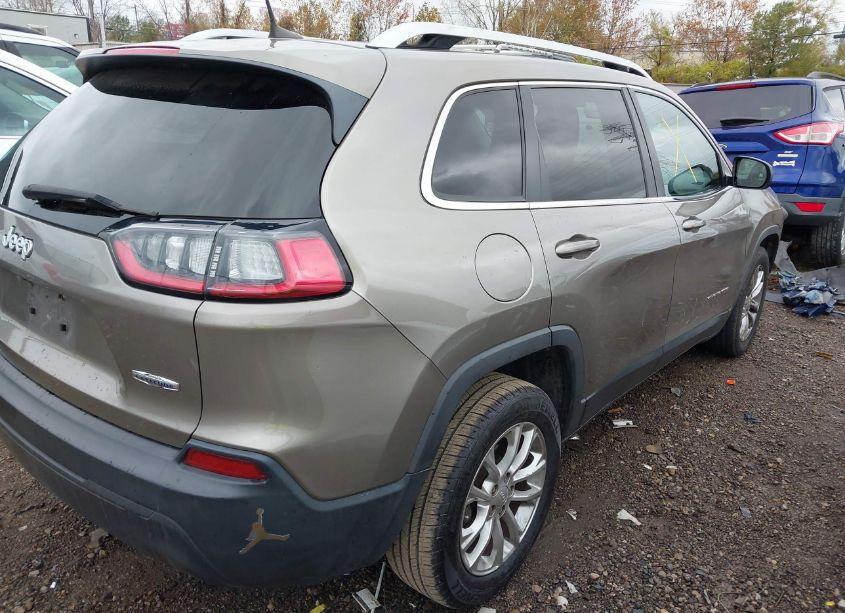Photo 4 of 2019 Jeep Cherokee LATITUDE FWD (VIN 1C4PJLCB3KD171511)