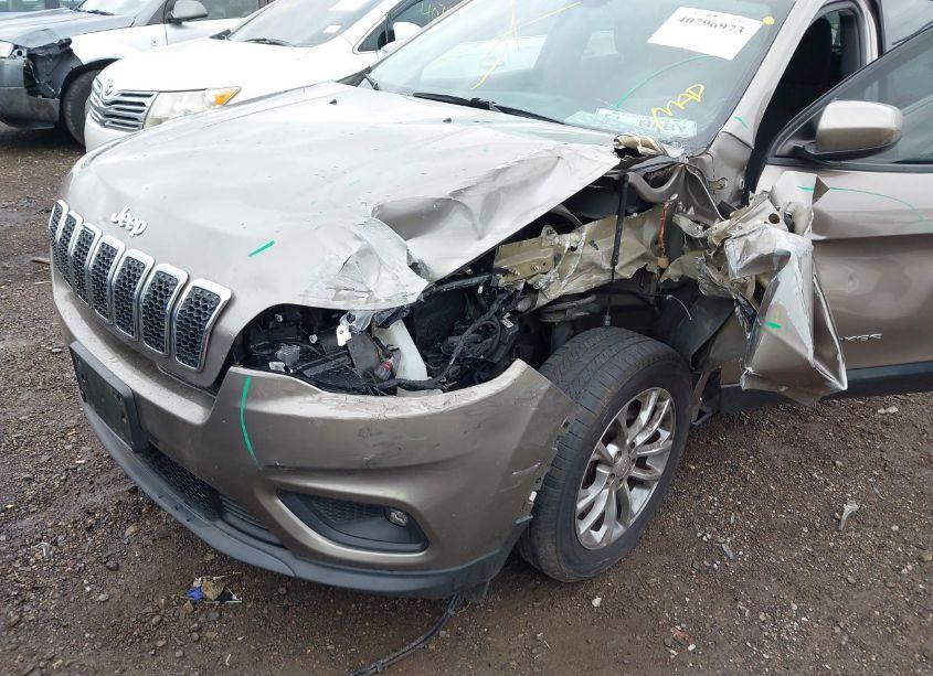 Photo 6 of 2019 Jeep Cherokee LATITUDE FWD (VIN 1C4PJLCB3KD171511)