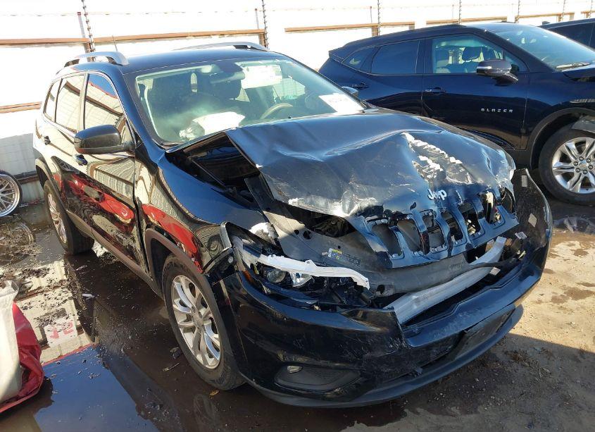 2019 Jeep Cherokee LATITUDE FWD (VIN 1C4PJLCB3KD187529) main photo