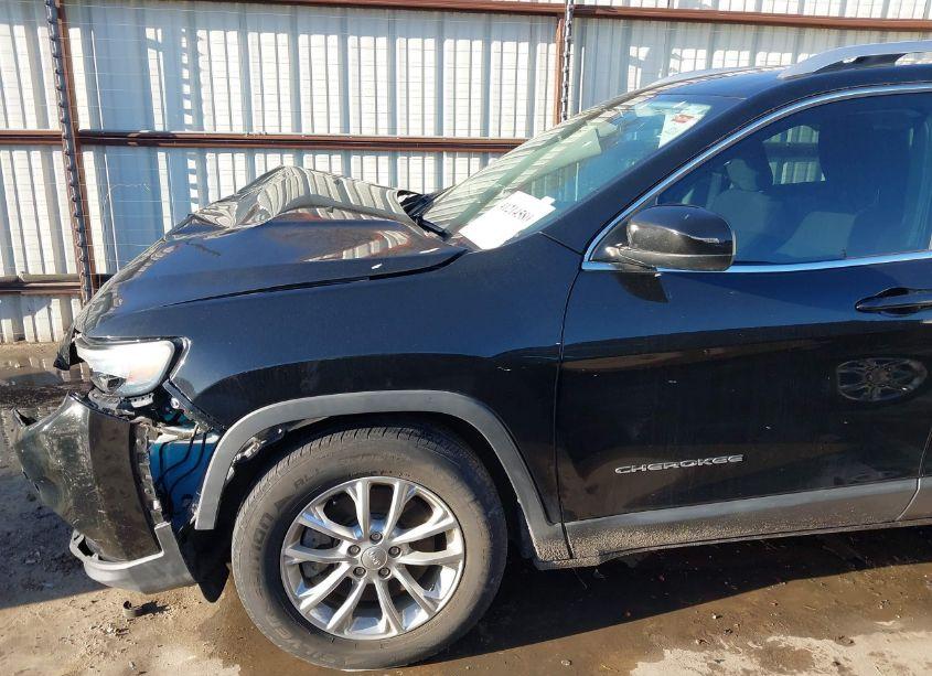 Photo 18 of 2019 Jeep Cherokee LATITUDE FWD (VIN 1C4PJLCB3KD187529)