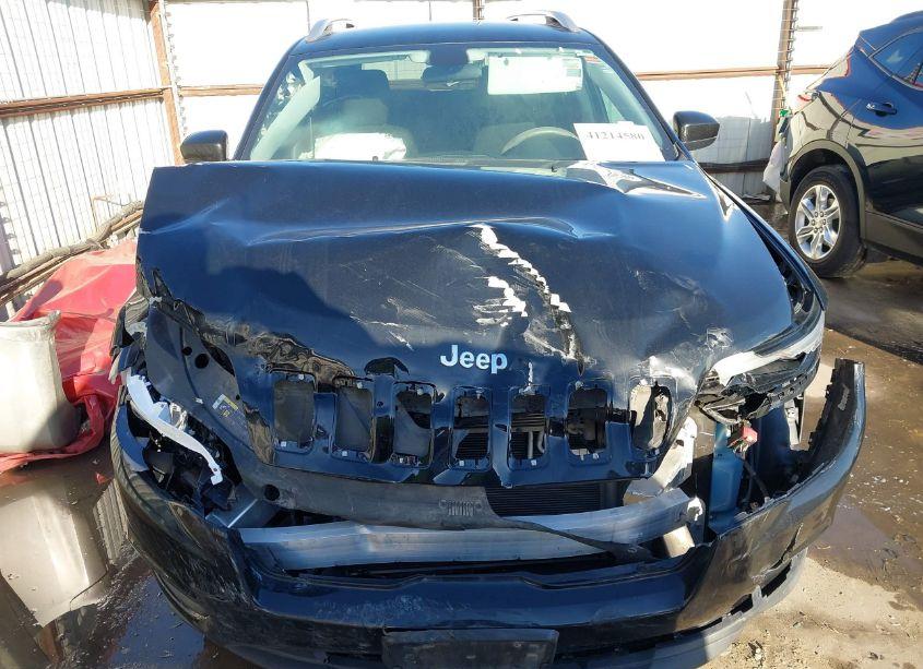 Photo 6 of 2019 Jeep Cherokee LATITUDE FWD (VIN 1C4PJLCB3KD187529)