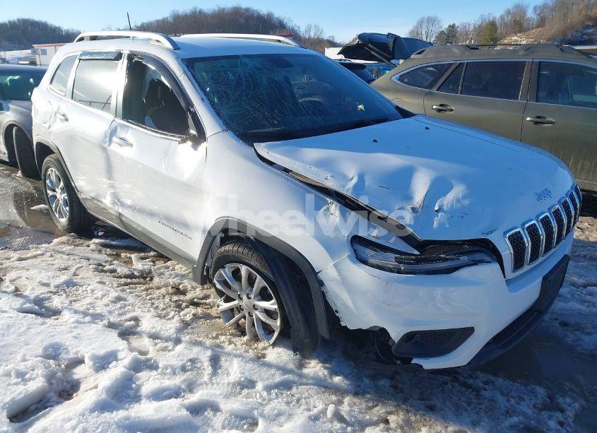 2019 Jeep Cherokee LATITUDE FWD (VIN 1C4PJLCB3KD290577) main photo
