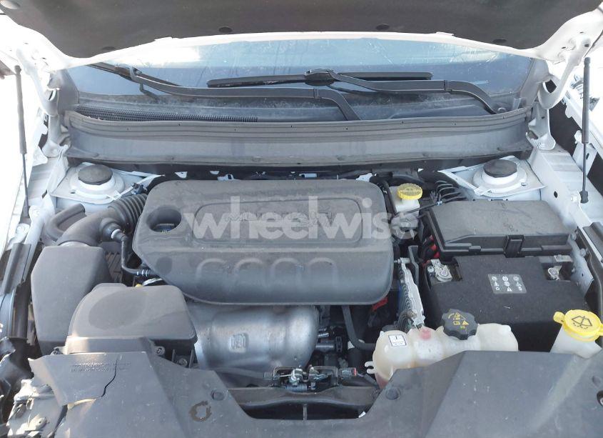 Photo 10 of 2019 Jeep Cherokee LATITUDE FWD (VIN 1C4PJLCB3KD290577)