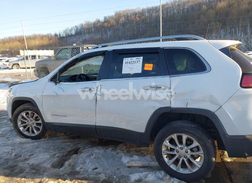 Photo 14 of 2019 Jeep Cherokee LATITUDE FWD (VIN 1C4PJLCB3KD290577)