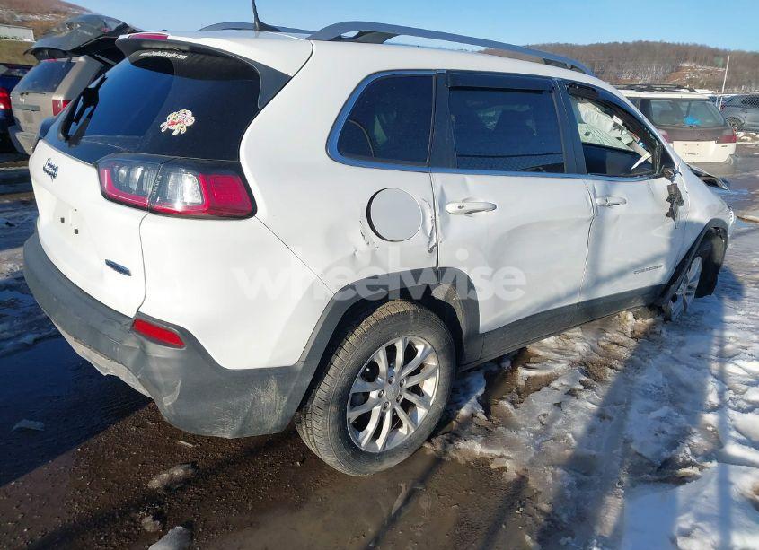 Photo 4 of 2019 Jeep Cherokee LATITUDE FWD (VIN 1C4PJLCB3KD290577)