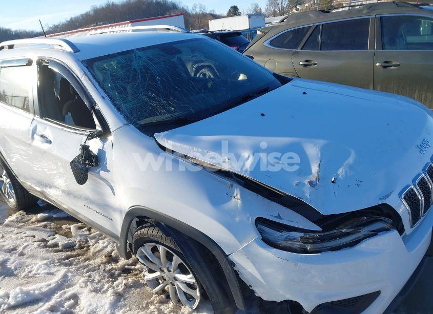 Photo 6 of 2019 Jeep Cherokee LATITUDE FWD (VIN 1C4PJLCB3KD290577)