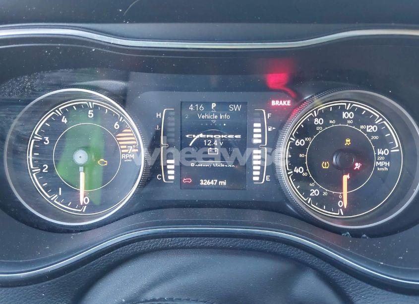 Photo 7 of 2019 Jeep Cherokee LATITUDE FWD (VIN 1C4PJLCB3KD290577)