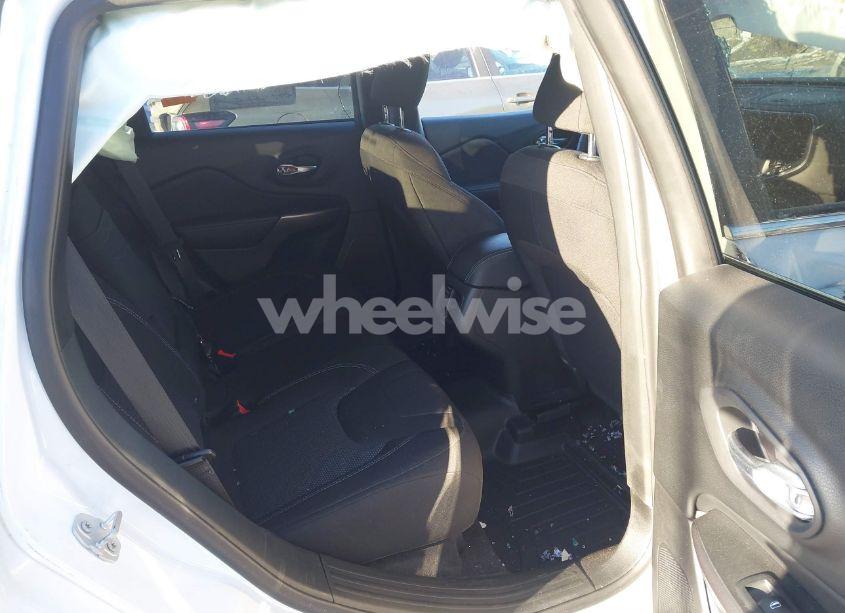 Photo 8 of 2019 Jeep Cherokee LATITUDE FWD (VIN 1C4PJLCB3KD290577)