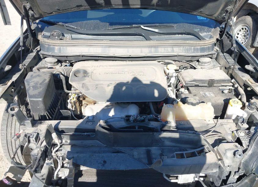 Photo 10 of 2019 Jeep Cherokee LATITUDE FWD (VIN 1C4PJLCB3KD358070)