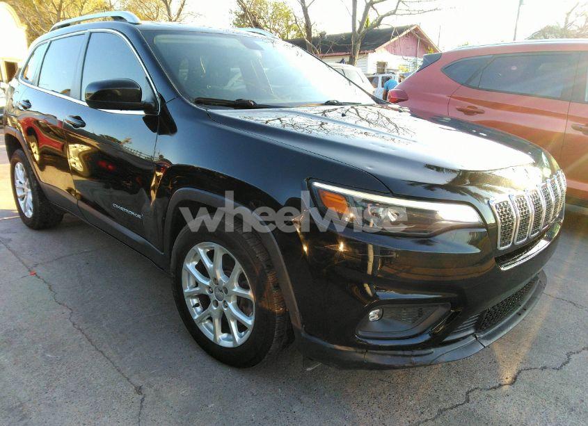 2019 Jeep Cherokee LATITUDE FWD (VIN 1C4PJLCB3KD419918) main photo