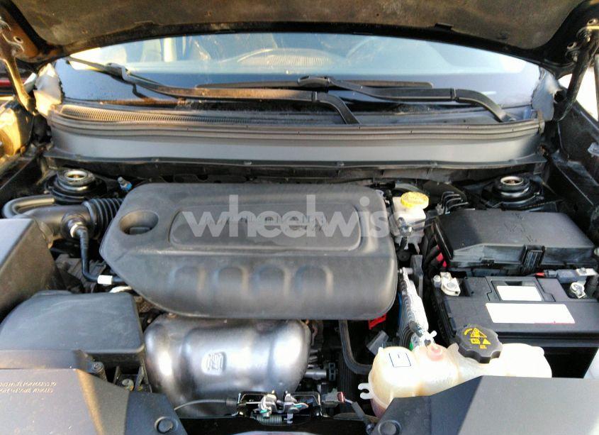 Photo 10 of 2019 Jeep Cherokee LATITUDE FWD (VIN 1C4PJLCB3KD419918)