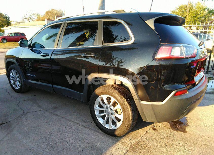 Photo 3 of 2019 Jeep Cherokee LATITUDE FWD (VIN 1C4PJLCB3KD419918)
