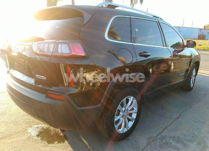 Photo 4 of 2019 Jeep Cherokee LATITUDE FWD (VIN 1C4PJLCB3KD419918)
