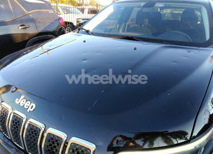 Photo 6 of 2019 Jeep Cherokee LATITUDE FWD (VIN 1C4PJLCB3KD419918)