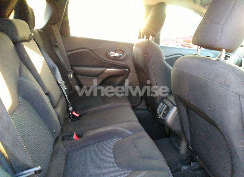 Photo 8 of 2019 Jeep Cherokee LATITUDE FWD (VIN 1C4PJLCB3KD419918)