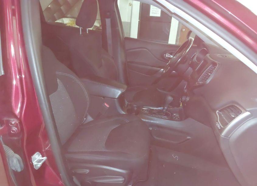 Photo 5 of 2020 Jeep Cherokee LATITUDE FWD (VIN 1C4PJLCB3LD511645)