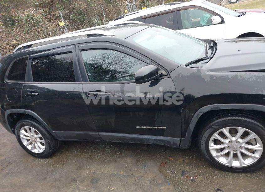 Photo 13 of 2020 Jeep Cherokee LATITUDE FWD (VIN 1C4PJLCB3LD586488)