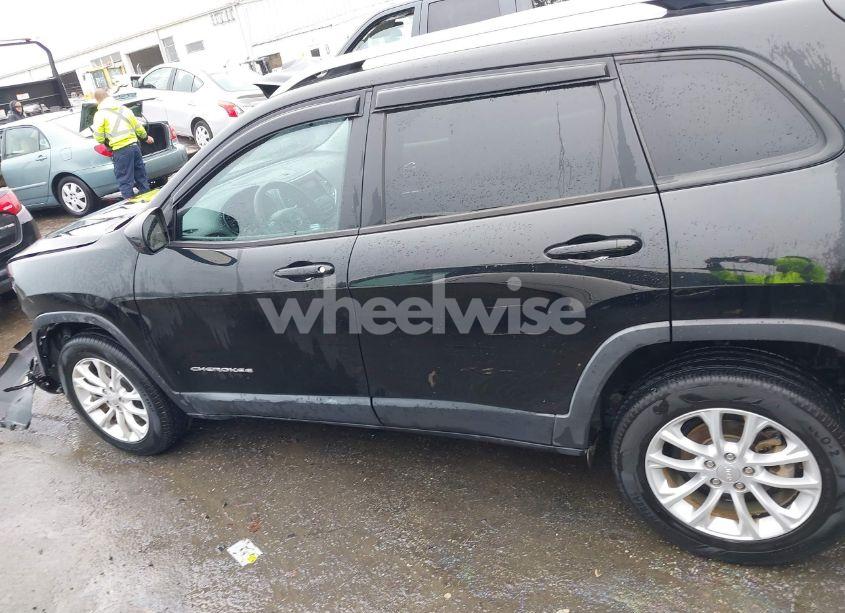 Photo 14 of 2020 Jeep Cherokee LATITUDE FWD (VIN 1C4PJLCB3LD586488)