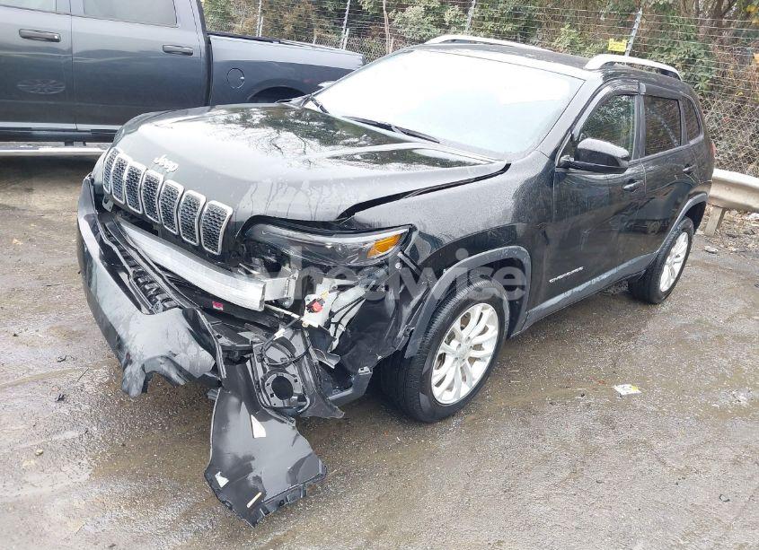 Photo 2 of 2020 Jeep Cherokee LATITUDE FWD (VIN 1C4PJLCB3LD586488)