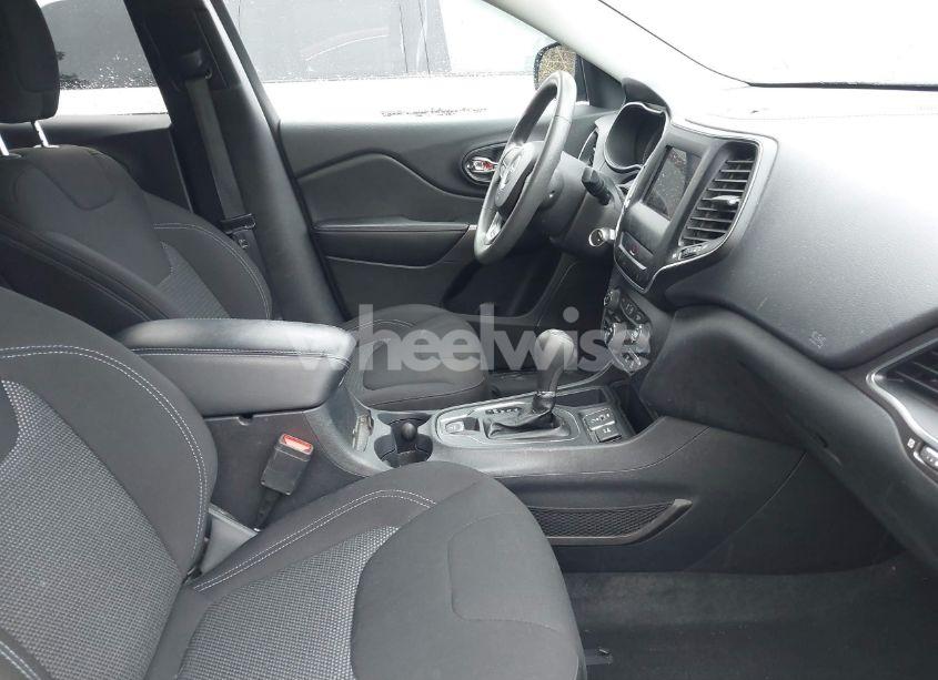 Photo 5 of 2020 Jeep Cherokee LATITUDE FWD (VIN 1C4PJLCB3LD586488)