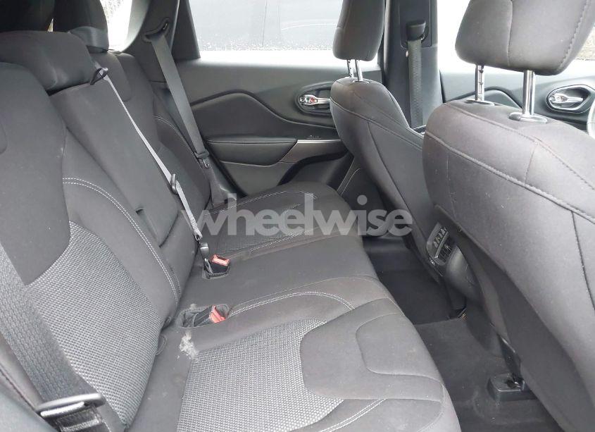 Photo 8 of 2020 Jeep Cherokee LATITUDE FWD (VIN 1C4PJLCB3LD586488)