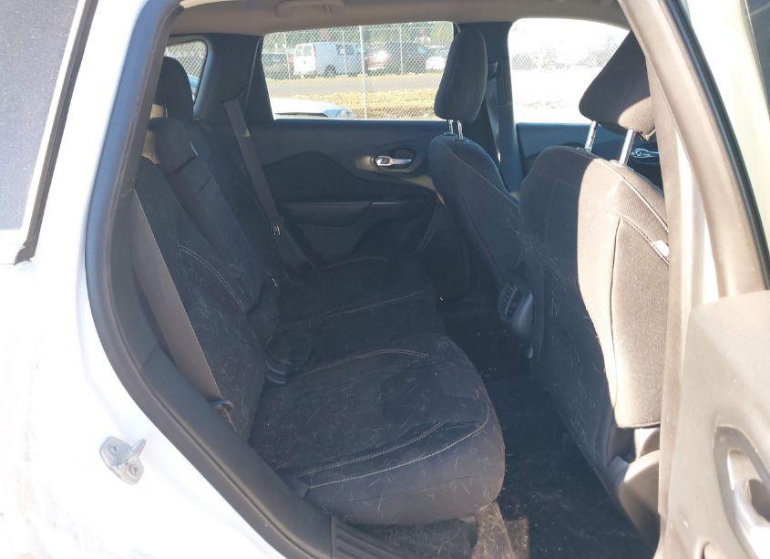 Photo 8 of 2015 Jeep Cherokee LATITUDE (VIN 1C4PJLCB4FW616722)