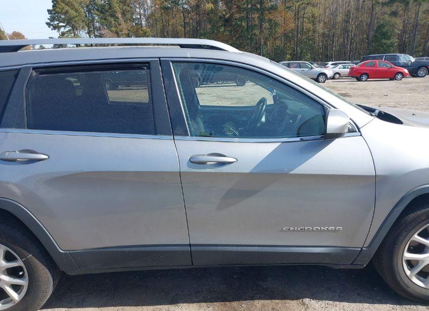 Photo 13 of 2016 Jeep Cherokee LATITUDE (VIN 1C4PJLCB4GW114391)