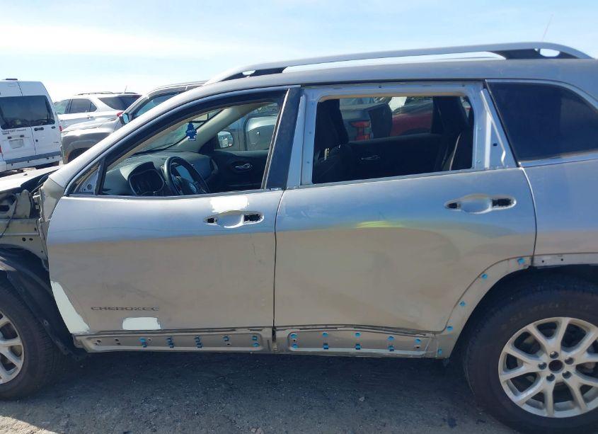 Photo 14 of 2016 Jeep Cherokee LATITUDE (VIN 1C4PJLCB4GW114391)