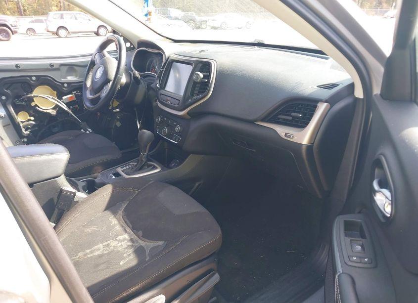 Photo 5 of 2016 Jeep Cherokee LATITUDE (VIN 1C4PJLCB4GW114391)