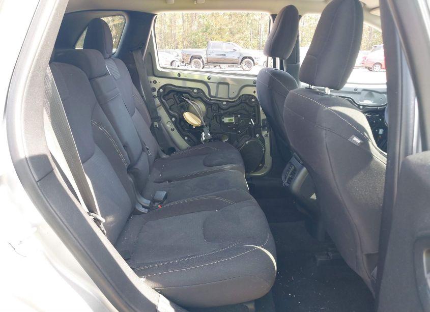 Photo 8 of 2016 Jeep Cherokee LATITUDE (VIN 1C4PJLCB4GW114391)