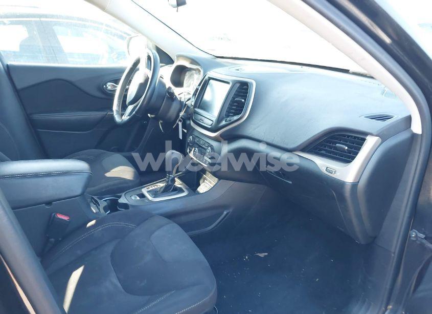 Photo 5 of 2016 Jeep Cherokee LATITUDE (VIN 1C4PJLCB4GW126010)