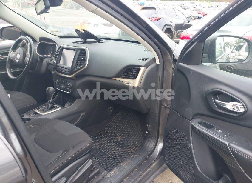 Photo 5 of 2016 Jeep Cherokee LATITUDE (VIN 1C4PJLCB4GW138156)