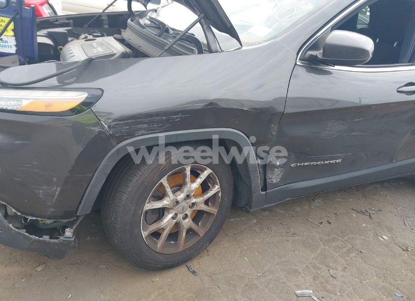 Photo 6 of 2016 Jeep Cherokee LATITUDE (VIN 1C4PJLCB4GW138156)