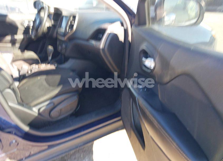 Photo 5 of 2016 Jeep Cherokee LATITUDE (VIN 1C4PJLCB4GW291071)