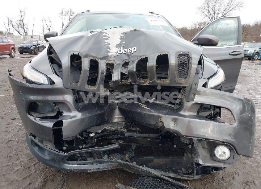 Photo 6 of 2017 Jeep Cherokee LATITUDE FWD (VIN 1C4PJLCB4HW507776)